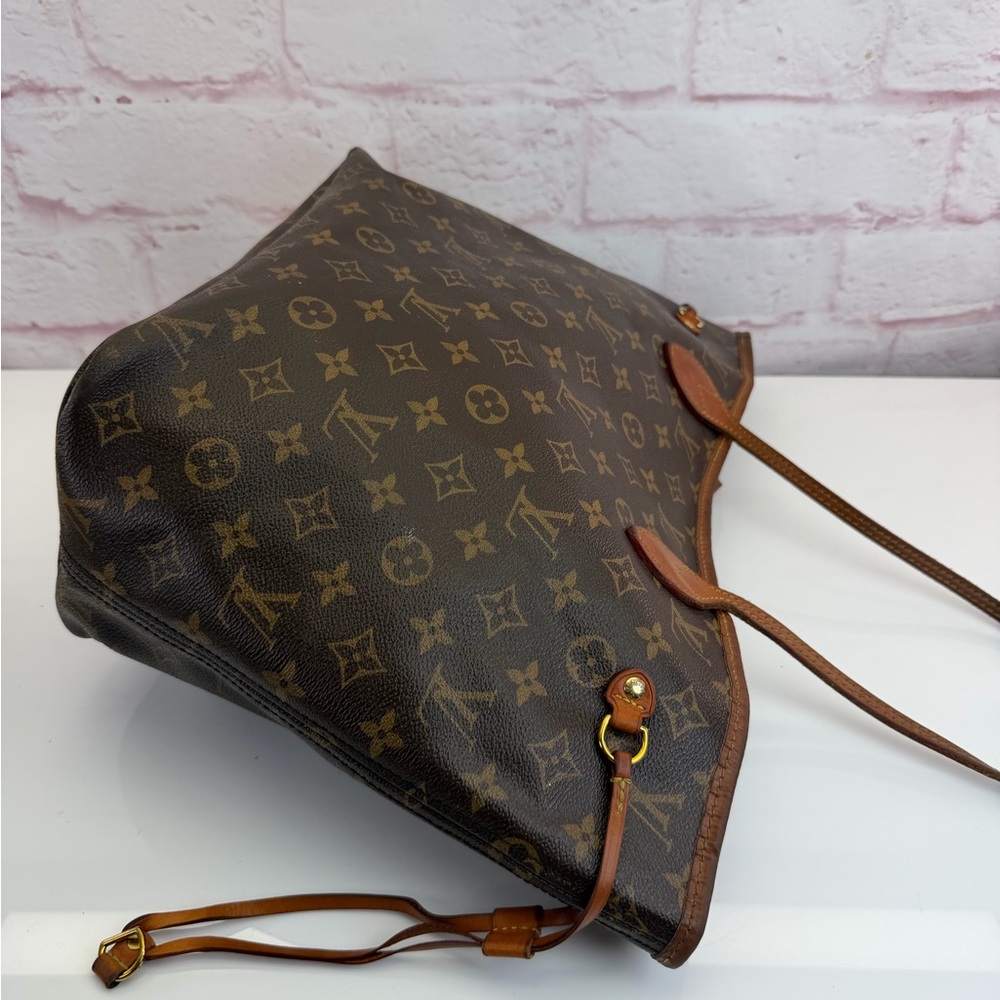 Louis Vuitton Neverfull Monogram MM Tote - Picture 8 of 12